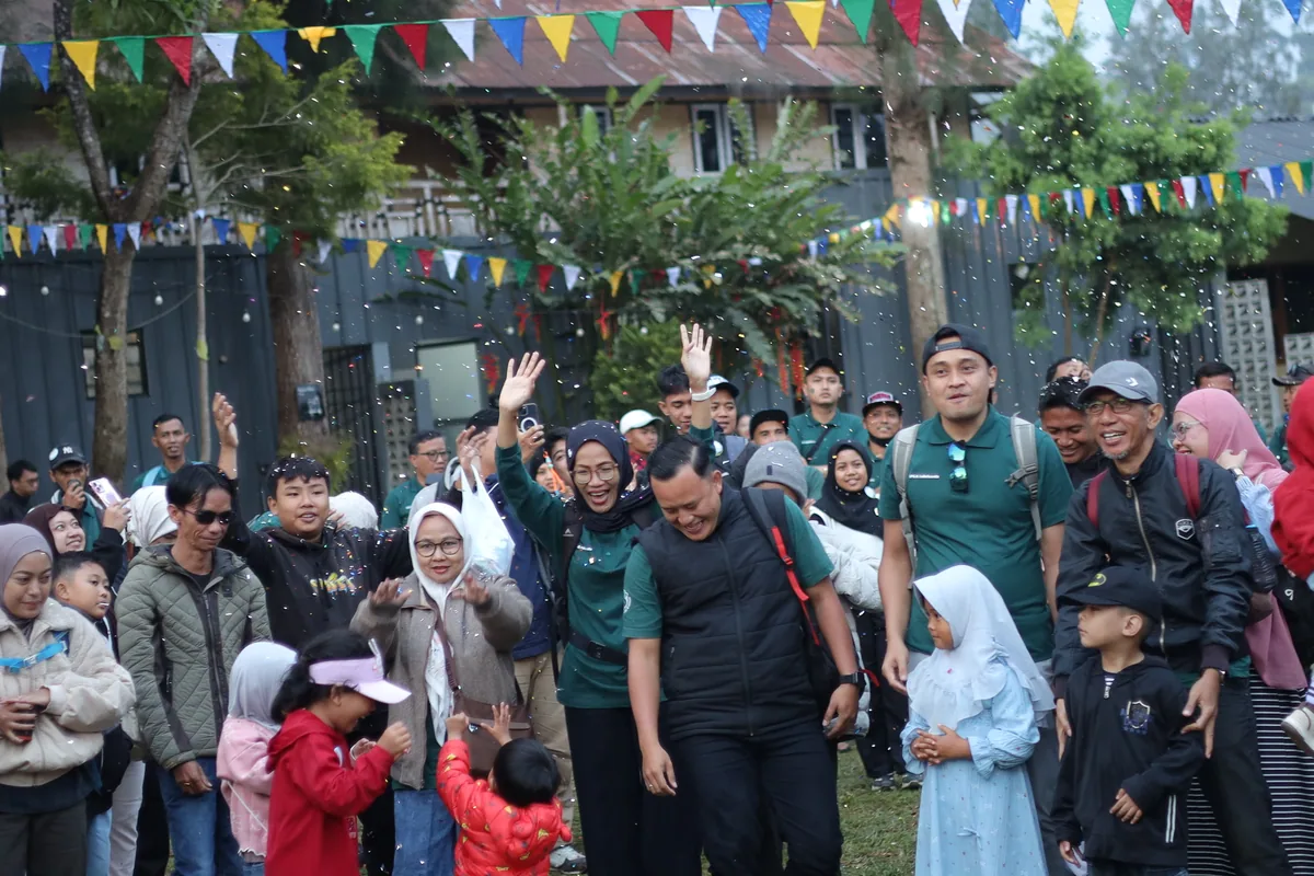 Karyawan dan keluarga Ma'soem Group berkumpul saat family gathering di Pangalengan